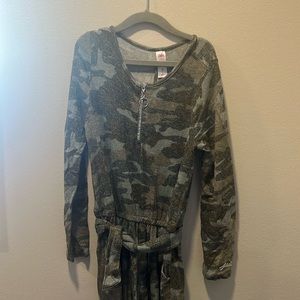 Cinched waist and ankle jumper Sz 8